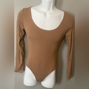 Brown scoop neck long sleeve bodysuit size L